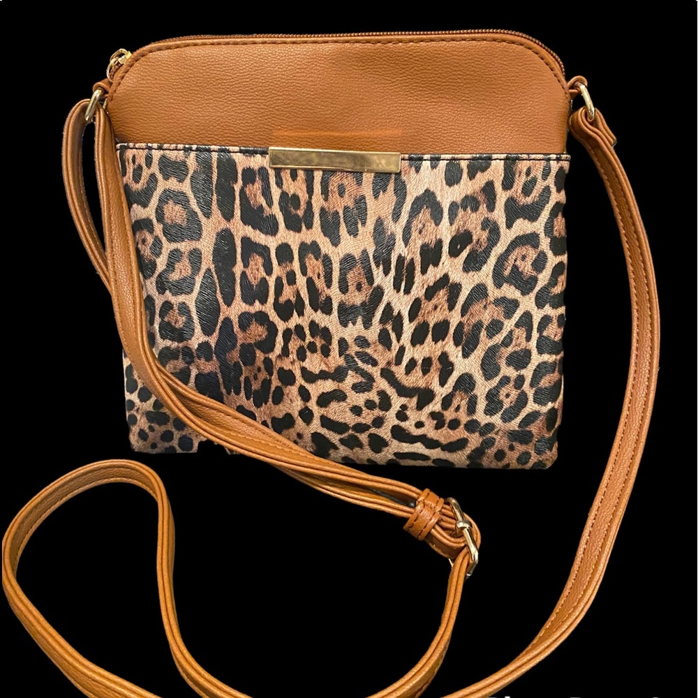 Leaped crossbody purse